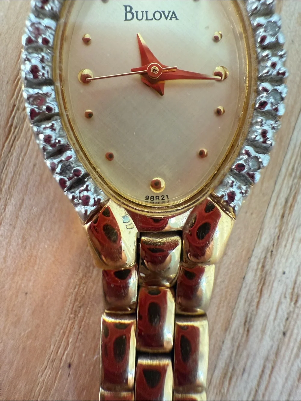 Bulova ladies oval gold tone diamond dress watch NEW BATTERY